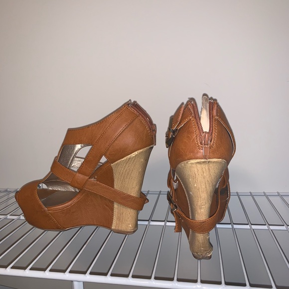 Sandals - Picture 4 of 4